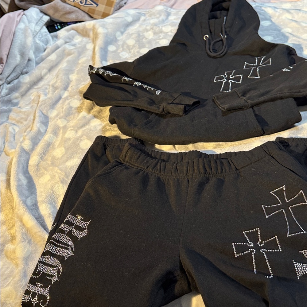 Sweatsuit - Picture 4 of 10